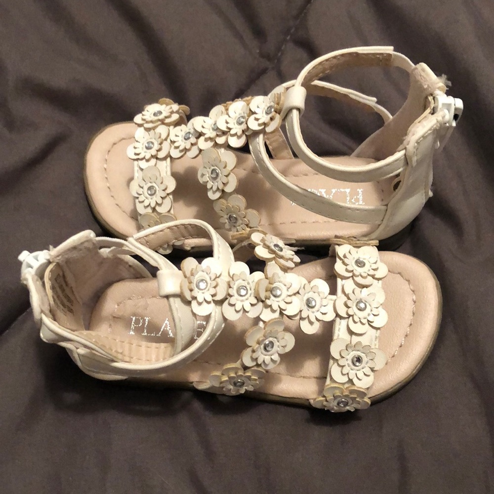 Children’s Place girls sandal, 5T, mint condition